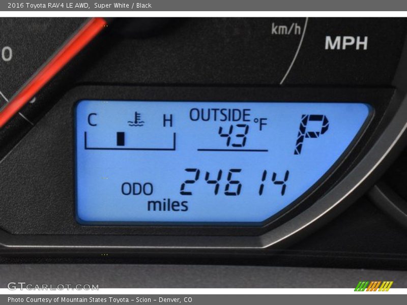 Super White / Black 2016 Toyota RAV4 LE AWD