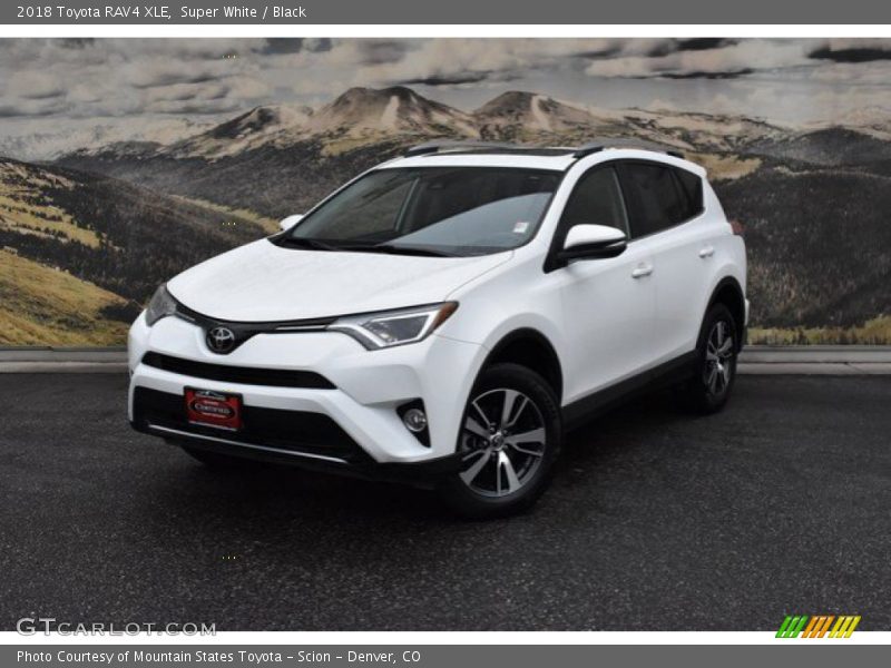 Super White / Black 2018 Toyota RAV4 XLE