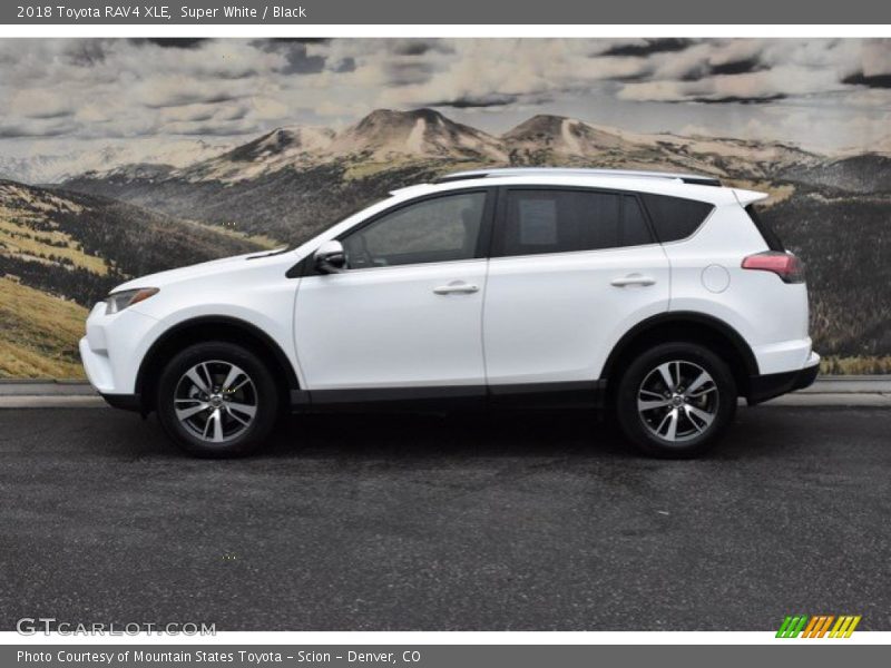 Super White / Black 2018 Toyota RAV4 XLE