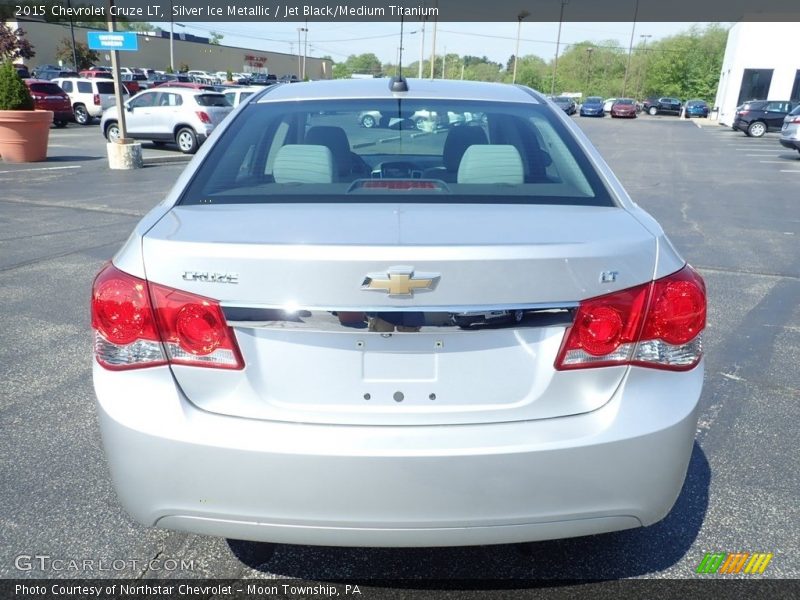 Silver Ice Metallic / Jet Black/Medium Titanium 2015 Chevrolet Cruze LT
