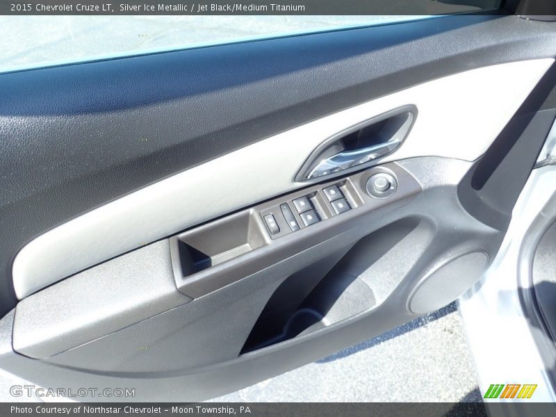 Silver Ice Metallic / Jet Black/Medium Titanium 2015 Chevrolet Cruze LT
