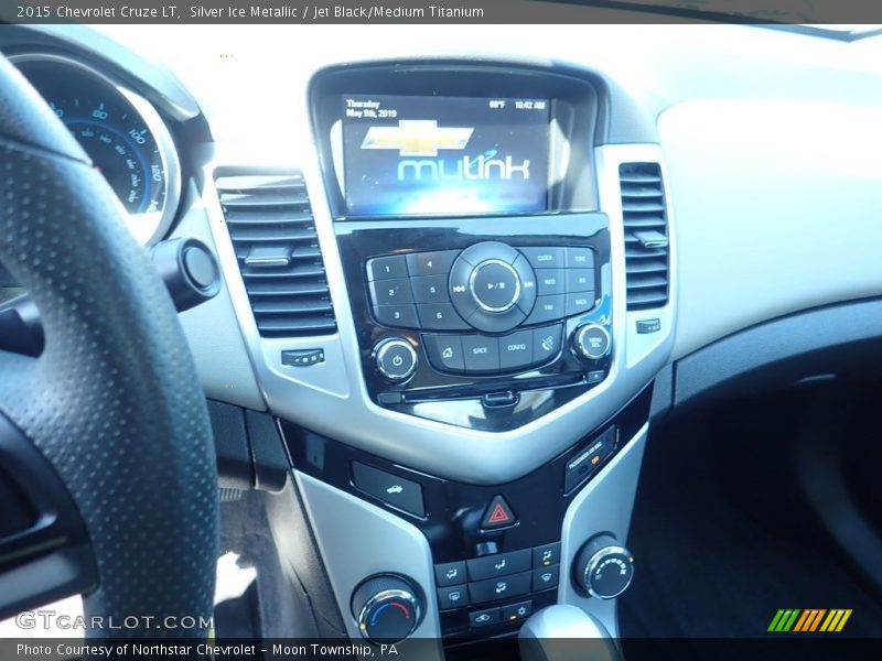 Silver Ice Metallic / Jet Black/Medium Titanium 2015 Chevrolet Cruze LT