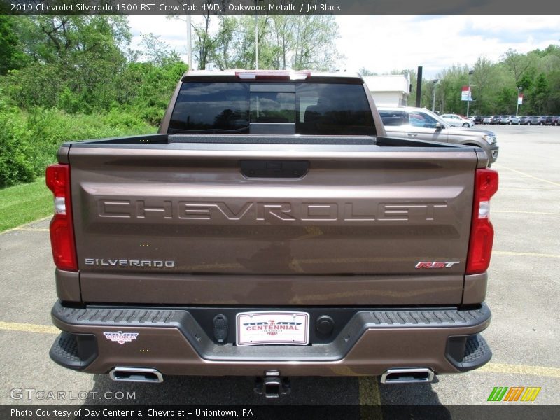 Oakwood Metallc / Jet Black 2019 Chevrolet Silverado 1500 RST Crew Cab 4WD