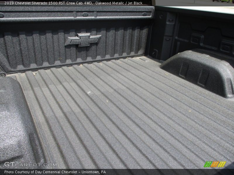 Oakwood Metallc / Jet Black 2019 Chevrolet Silverado 1500 RST Crew Cab 4WD