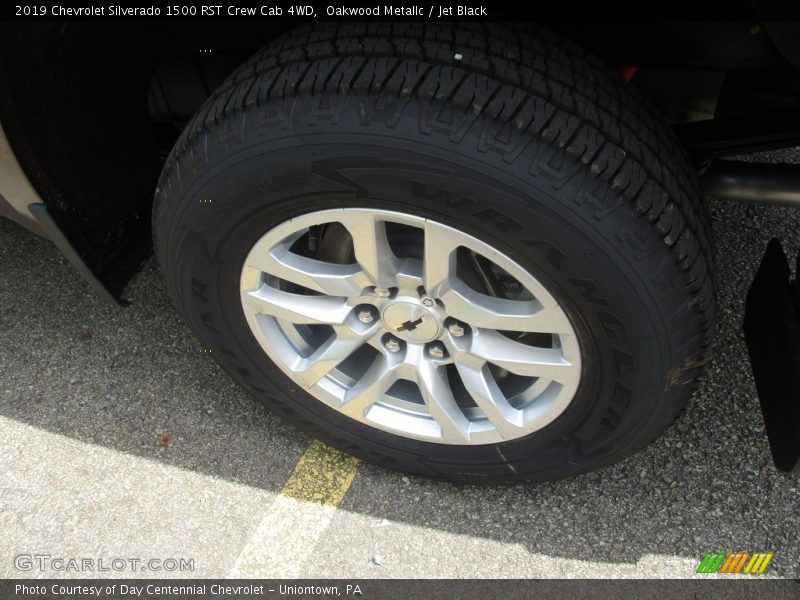 Oakwood Metallc / Jet Black 2019 Chevrolet Silverado 1500 RST Crew Cab 4WD