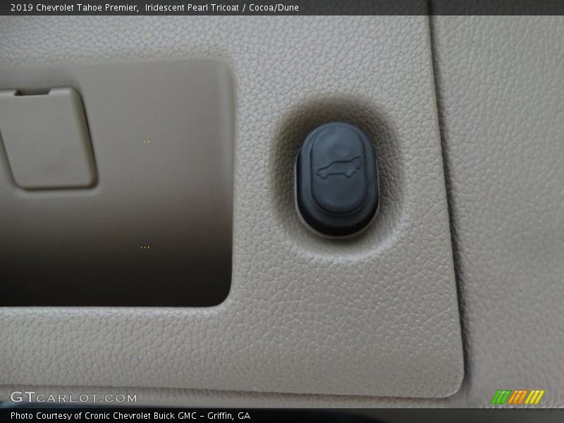 Iridescent Pearl Tricoat / Cocoa/Dune 2019 Chevrolet Tahoe Premier