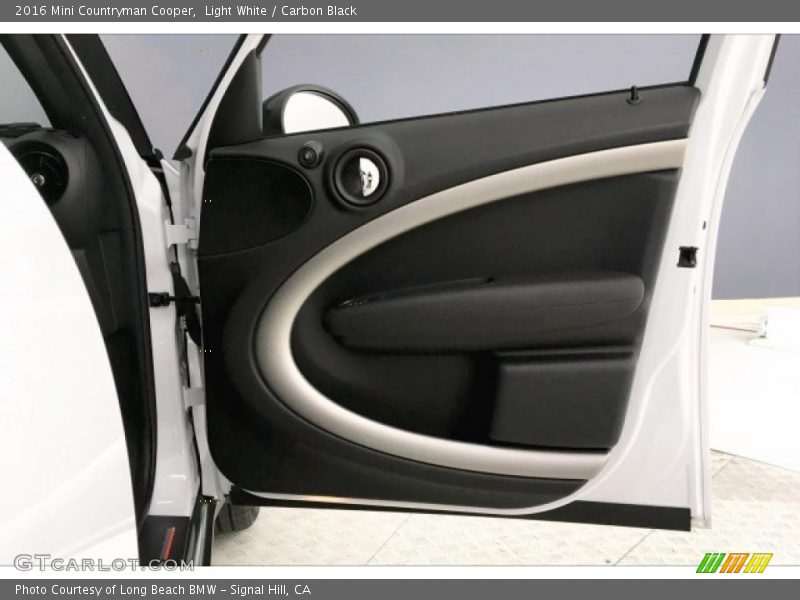 Light White / Carbon Black 2016 Mini Countryman Cooper