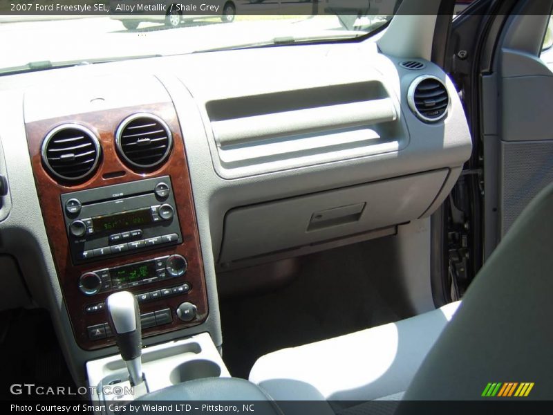 Alloy Metallic / Shale Grey 2007 Ford Freestyle SEL