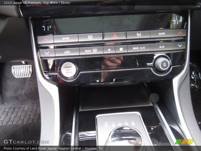 Fuji White / Ebony 2019 Jaguar XE Premium