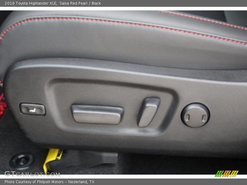 Salsa Red Pearl / Black 2019 Toyota Highlander XLE
