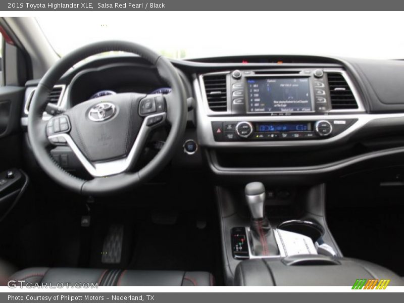 Salsa Red Pearl / Black 2019 Toyota Highlander XLE