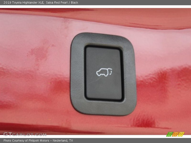 Salsa Red Pearl / Black 2019 Toyota Highlander XLE