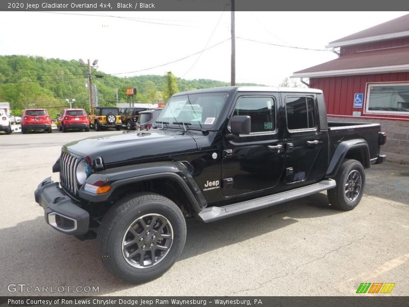 Front 3/4 View of 2020 Gladiator Overland 4x4