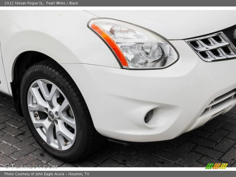 Pearl White / Black 2012 Nissan Rogue SL