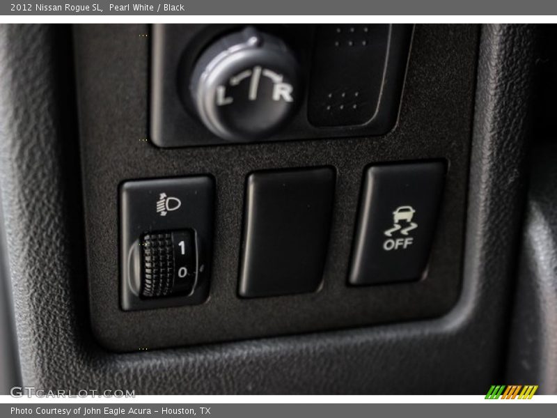 Pearl White / Black 2012 Nissan Rogue SL