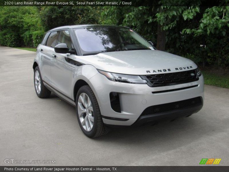 Front 3/4 View of 2020 Range Rover Evoque SE