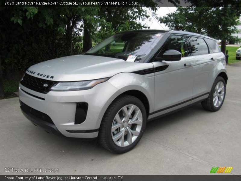 Front 3/4 View of 2020 Range Rover Evoque SE