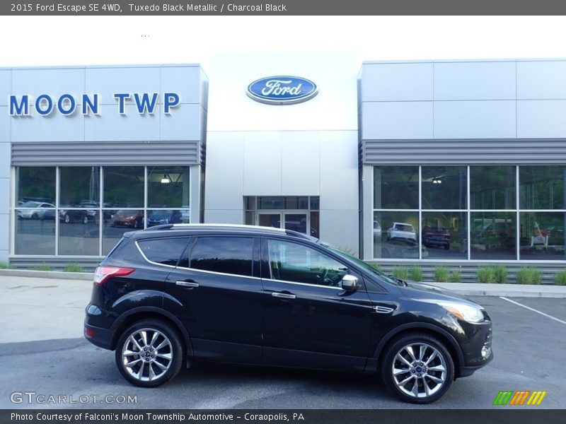 Tuxedo Black Metallic / Charcoal Black 2015 Ford Escape SE 4WD