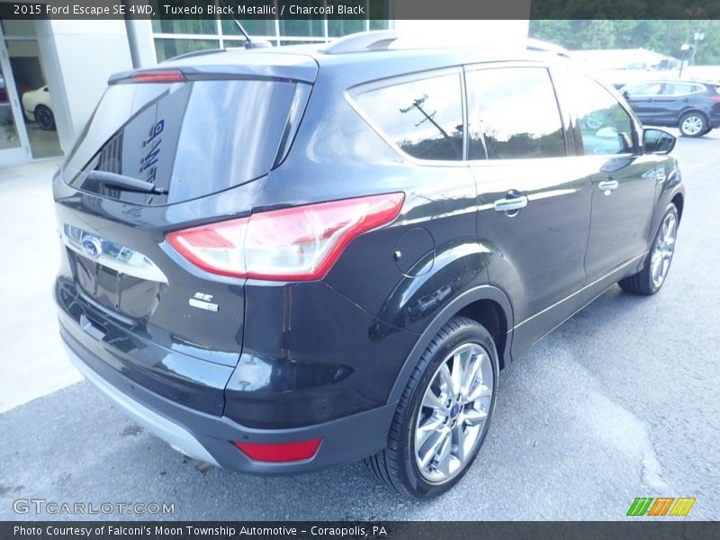 Tuxedo Black Metallic / Charcoal Black 2015 Ford Escape SE 4WD