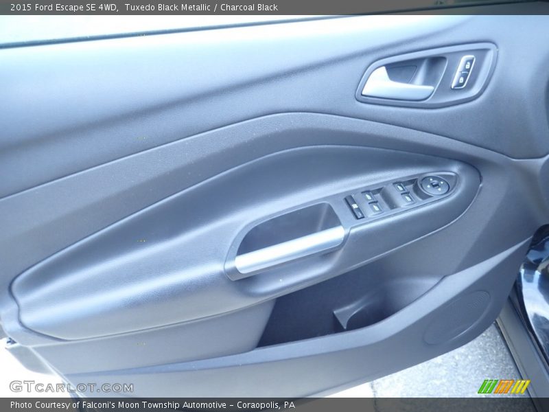 Tuxedo Black Metallic / Charcoal Black 2015 Ford Escape SE 4WD