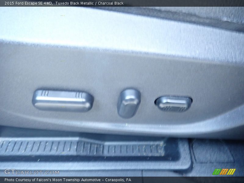 Tuxedo Black Metallic / Charcoal Black 2015 Ford Escape SE 4WD