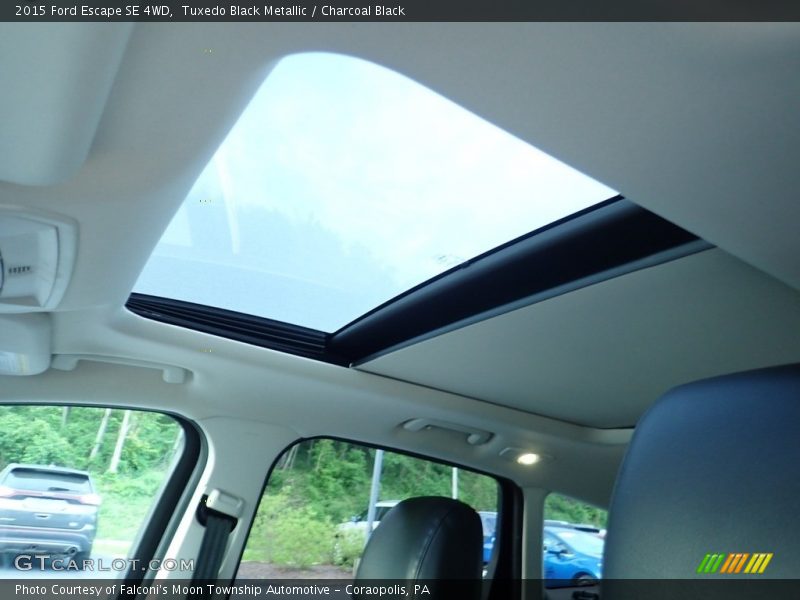 Tuxedo Black Metallic / Charcoal Black 2015 Ford Escape SE 4WD