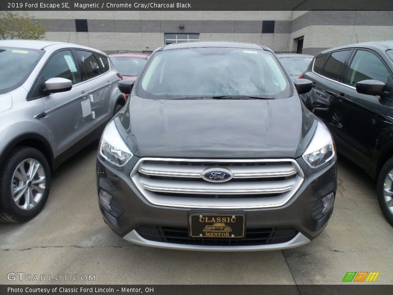 Magnetic / Chromite Gray/Charcoal Black 2019 Ford Escape SE