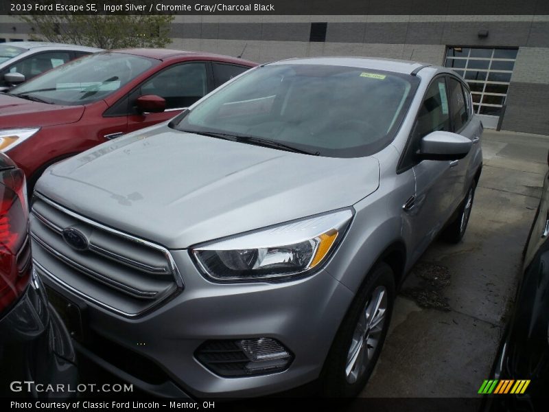 Ingot Silver / Chromite Gray/Charcoal Black 2019 Ford Escape SE