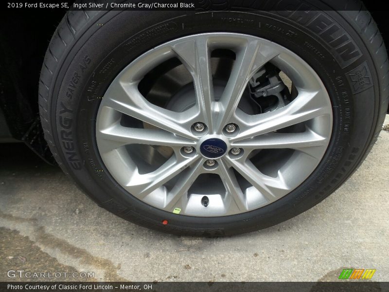 Ingot Silver / Chromite Gray/Charcoal Black 2019 Ford Escape SE