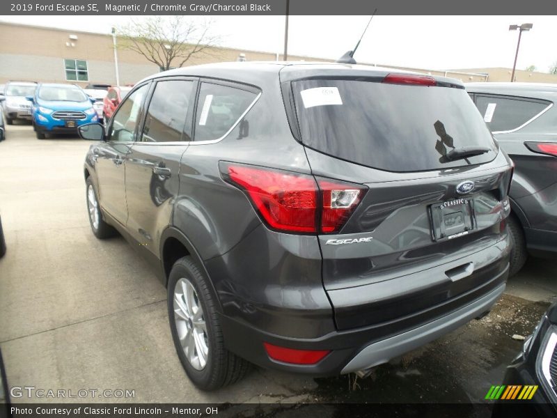 Magnetic / Chromite Gray/Charcoal Black 2019 Ford Escape SE