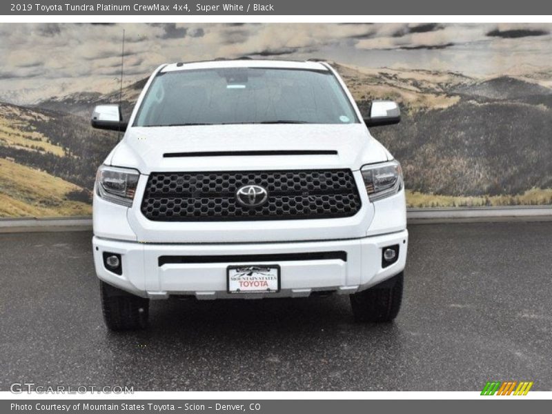 Super White / Black 2019 Toyota Tundra Platinum CrewMax 4x4