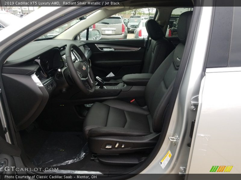 Radiant Silver Metallic / Jet Black 2019 Cadillac XT5 Luxury AWD