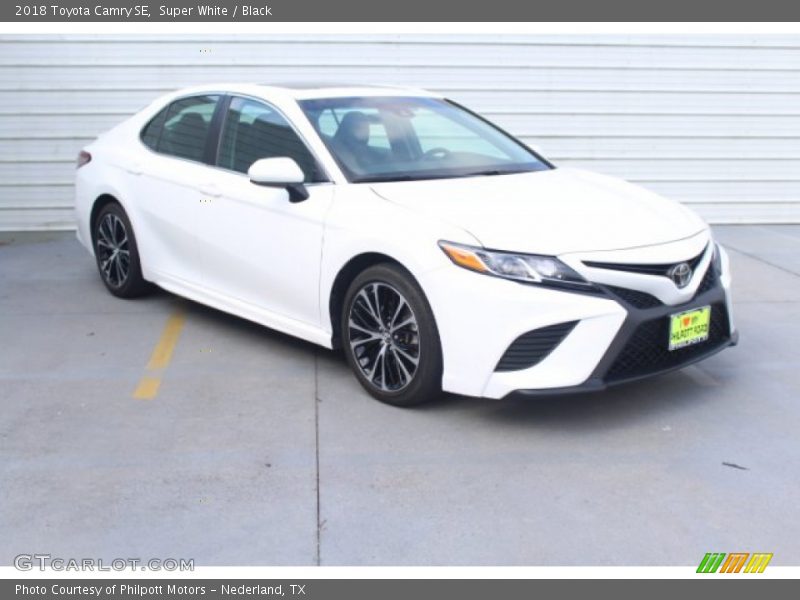 Super White / Black 2018 Toyota Camry SE