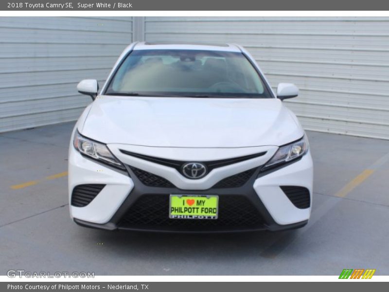Super White / Black 2018 Toyota Camry SE