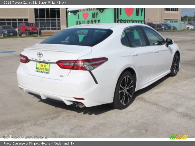 Super White / Black 2018 Toyota Camry SE