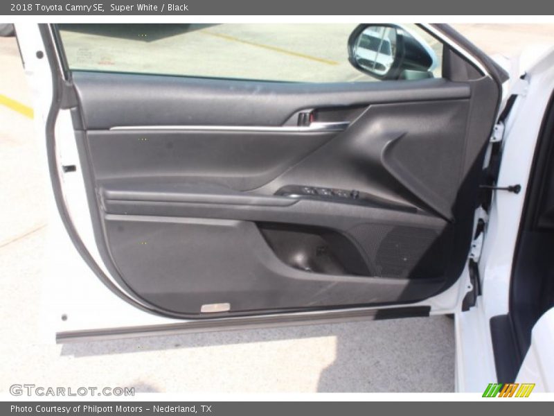 Super White / Black 2018 Toyota Camry SE