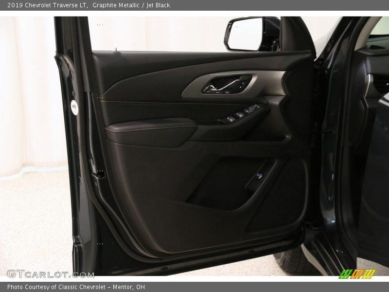 Graphite Metallic / Jet Black 2019 Chevrolet Traverse LT