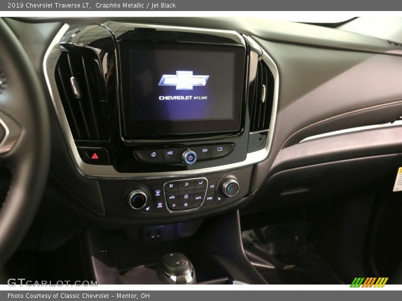 Graphite Metallic / Jet Black 2019 Chevrolet Traverse LT