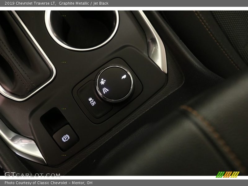 Graphite Metallic / Jet Black 2019 Chevrolet Traverse LT
