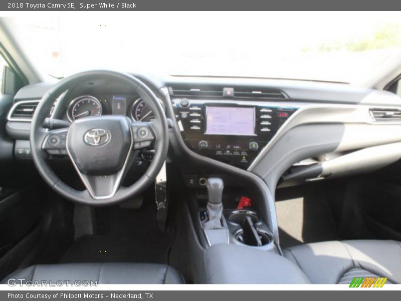 Super White / Black 2018 Toyota Camry SE