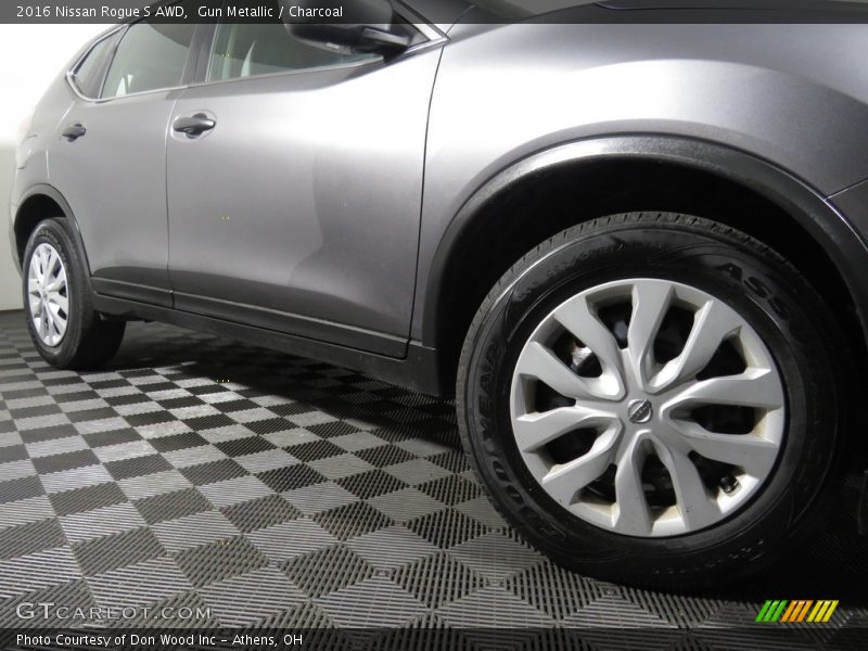 Gun Metallic / Charcoal 2016 Nissan Rogue S AWD