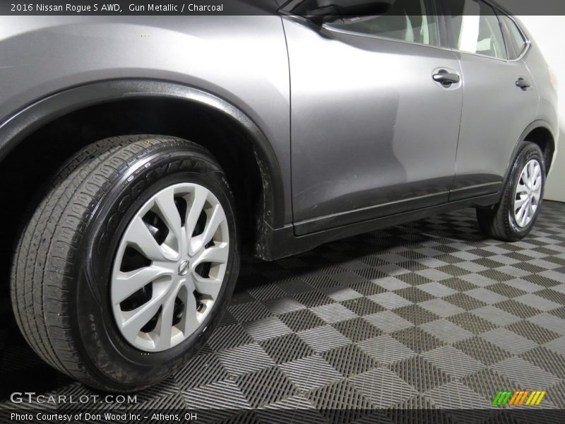 Gun Metallic / Charcoal 2016 Nissan Rogue S AWD