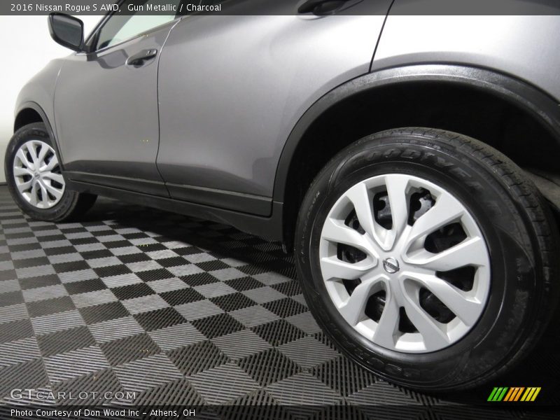 Gun Metallic / Charcoal 2016 Nissan Rogue S AWD