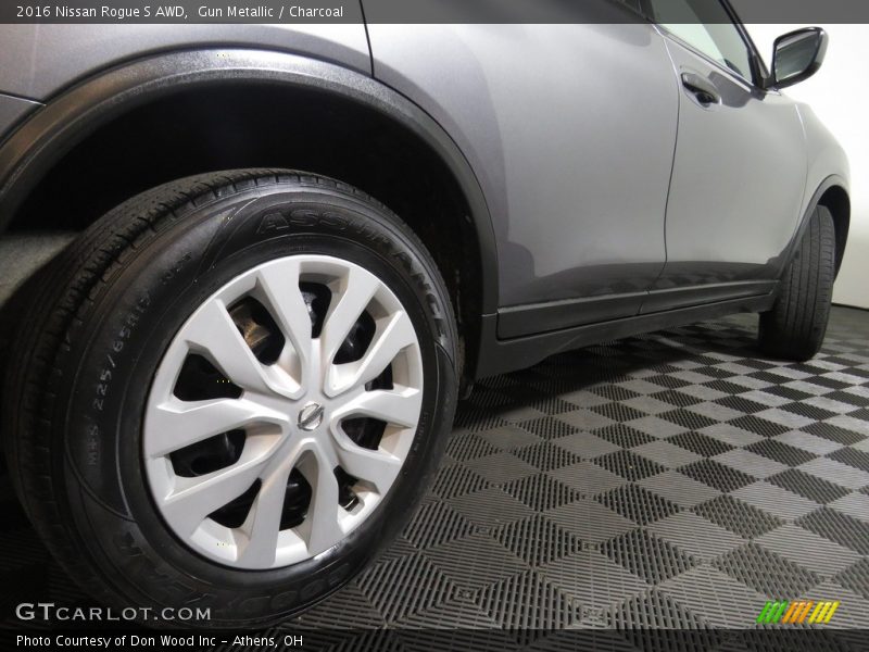 Gun Metallic / Charcoal 2016 Nissan Rogue S AWD
