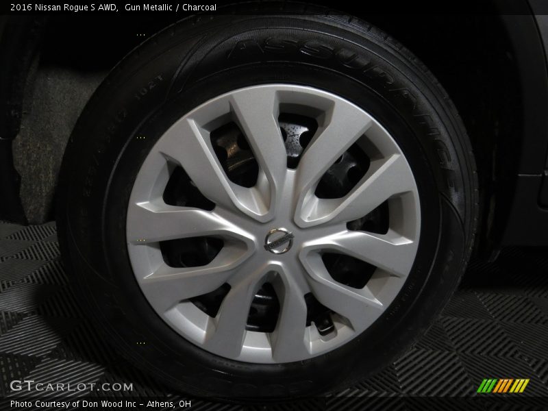 Gun Metallic / Charcoal 2016 Nissan Rogue S AWD