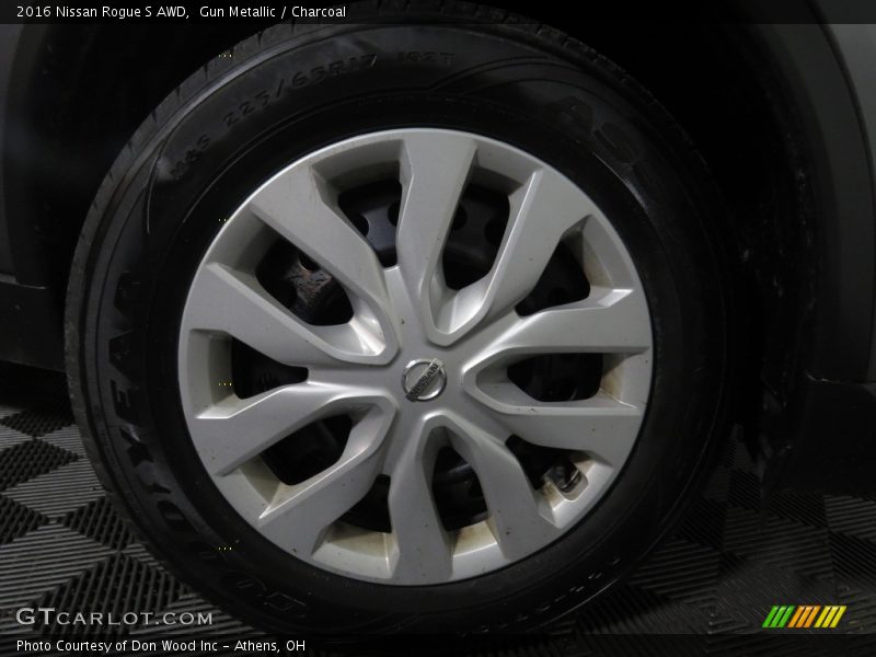 Gun Metallic / Charcoal 2016 Nissan Rogue S AWD