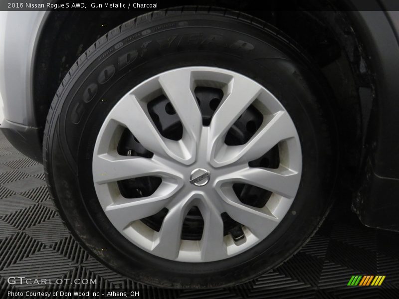 Gun Metallic / Charcoal 2016 Nissan Rogue S AWD