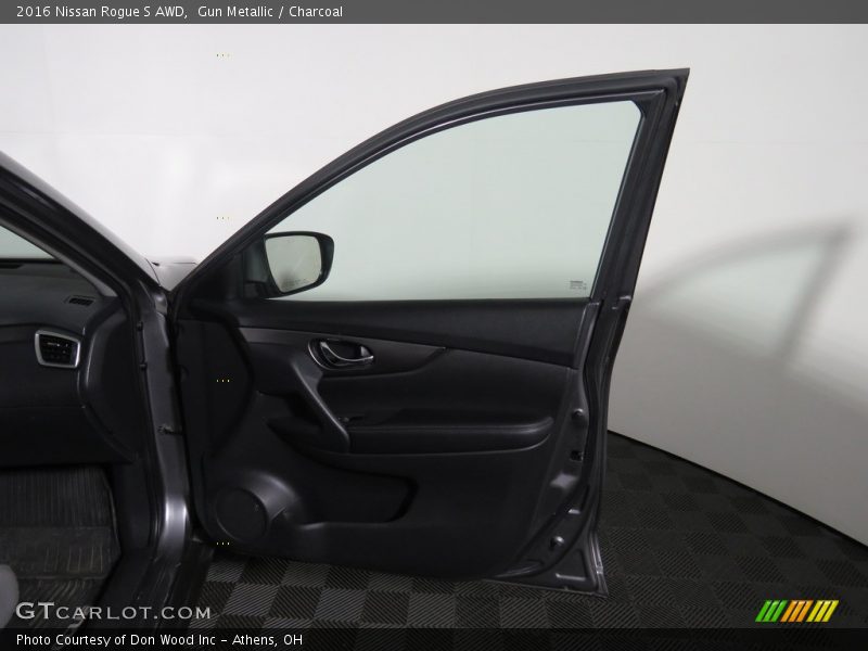 Gun Metallic / Charcoal 2016 Nissan Rogue S AWD