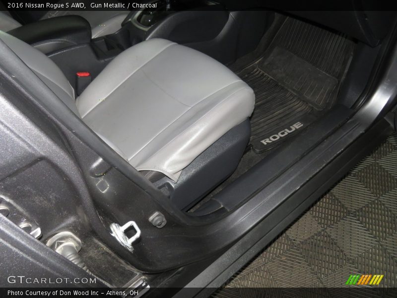 Gun Metallic / Charcoal 2016 Nissan Rogue S AWD
