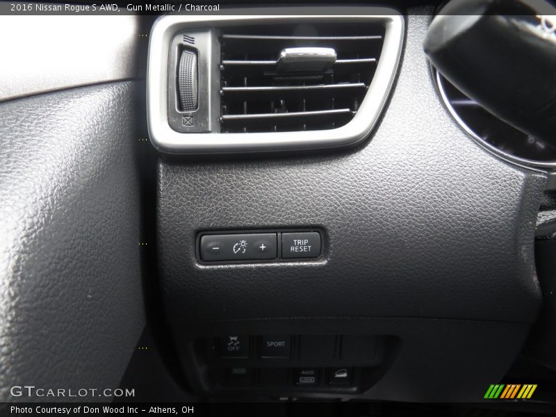 Gun Metallic / Charcoal 2016 Nissan Rogue S AWD